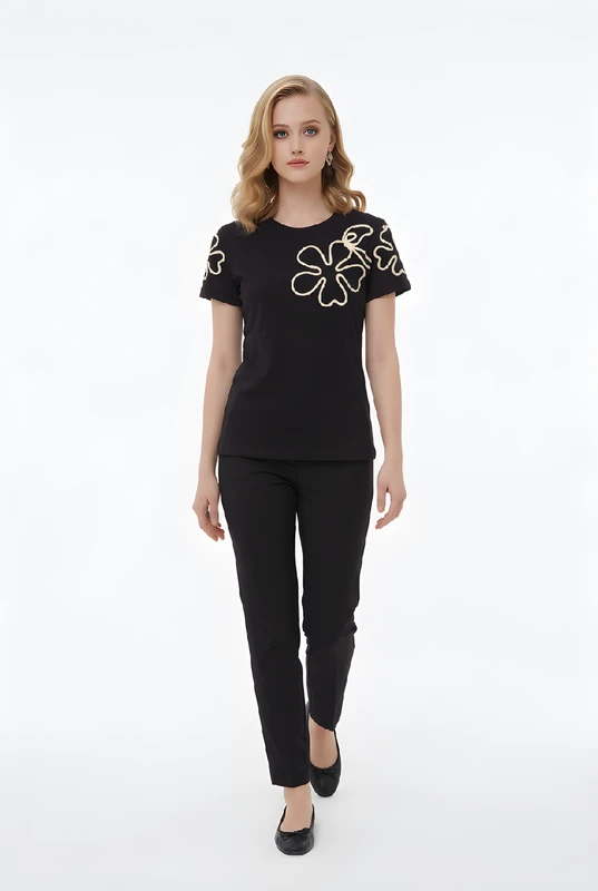 Camiseta Flor Bordada